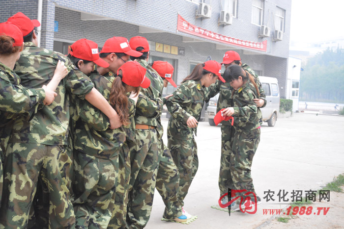 ͨ�^(gu��)�M�Ɂ��R�d�Ҷ��������˴�֮�gҪ�໥�f(xi��)�����໥������Ҫ���ø����ͷ�I(xi��n)��