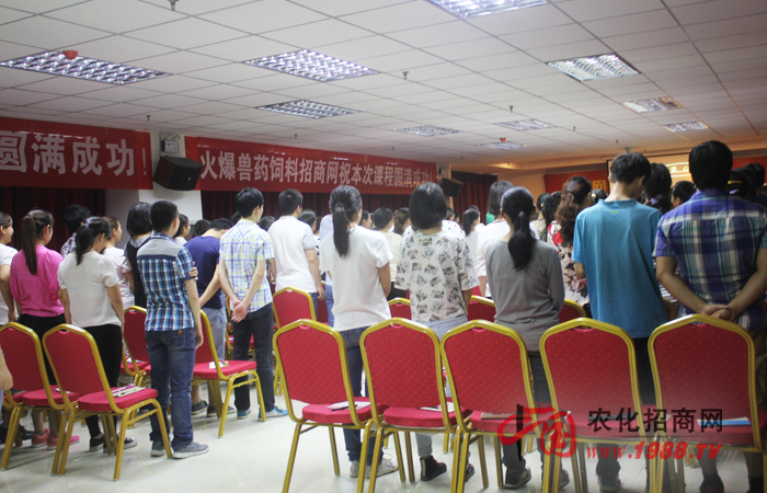 ��Ŀ���~�M��·�ϣ�Ҫ�����������f������