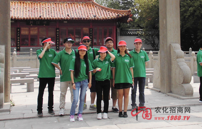 ̩ɽ֮�p��һ�[��ɽС