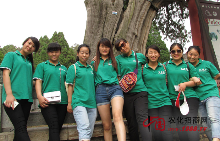 ̩ɽ֮�p��һ�[��ɽС