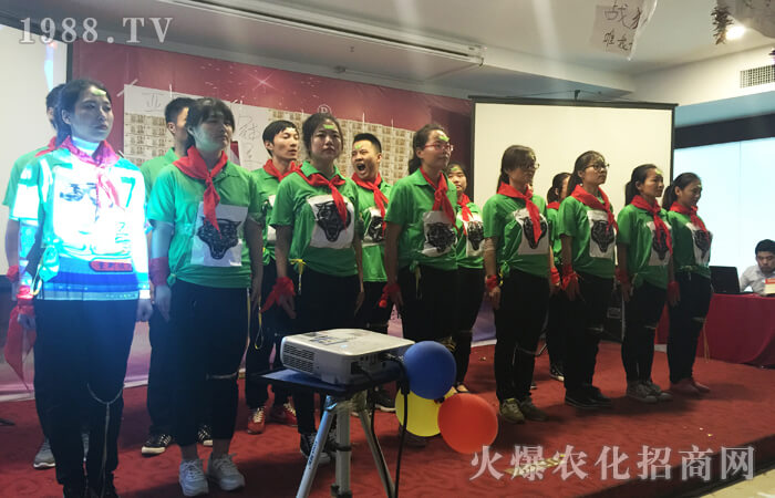 ��·�ϣ���׃